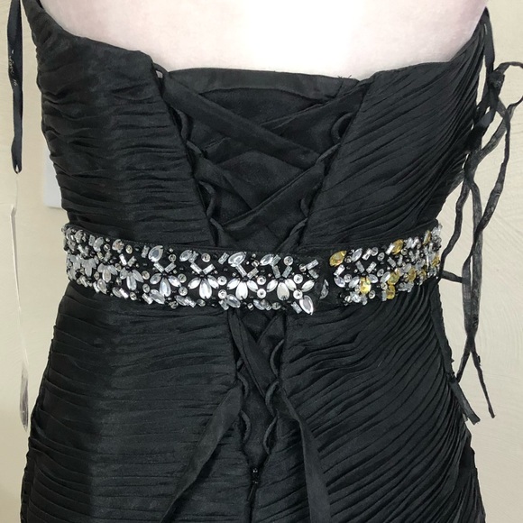 Black ruffled layers with train - Picture 12 of 14